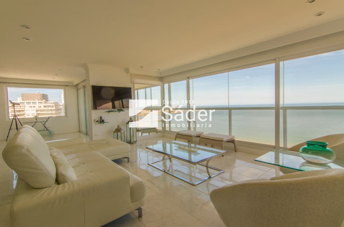 Apartamento en venta Playa Mansa 5 dormitorios
