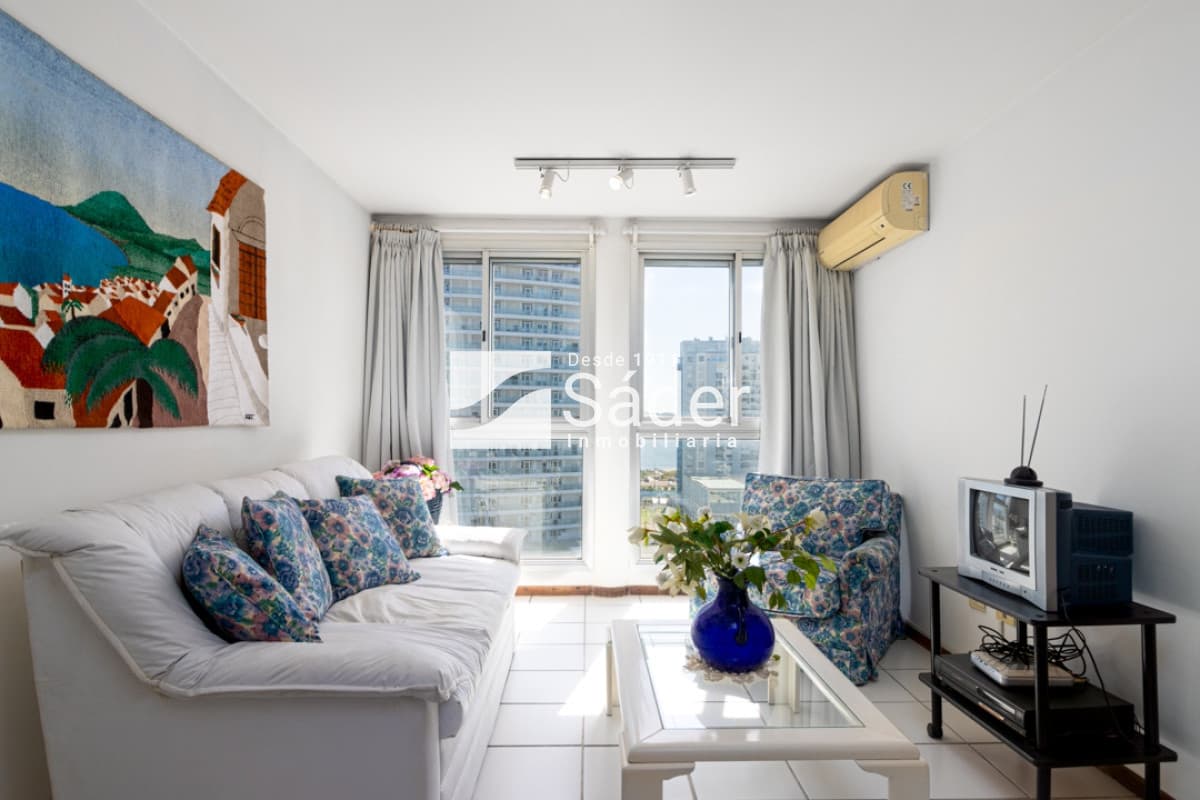 Apartamento en venta Playa Mansa 2 dormitorios
