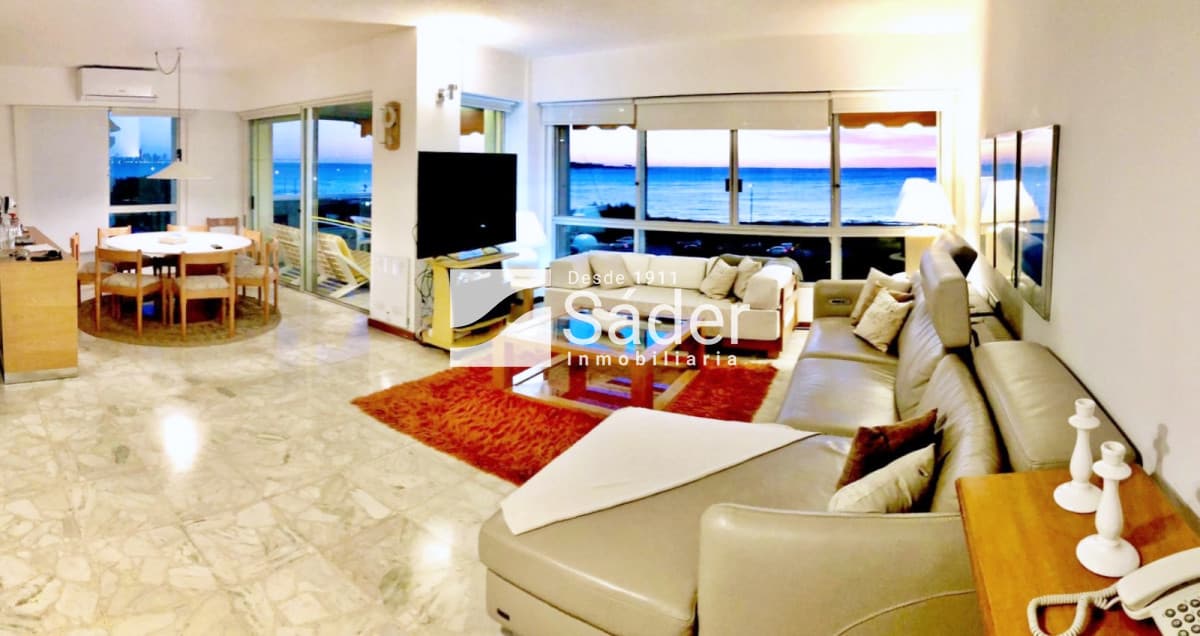 Apto 3 dorm. Playa mansa.   -