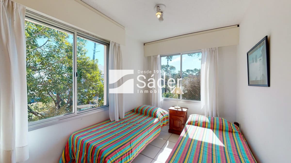 Apartamento en venta Playa Mansa 3 dormitorios