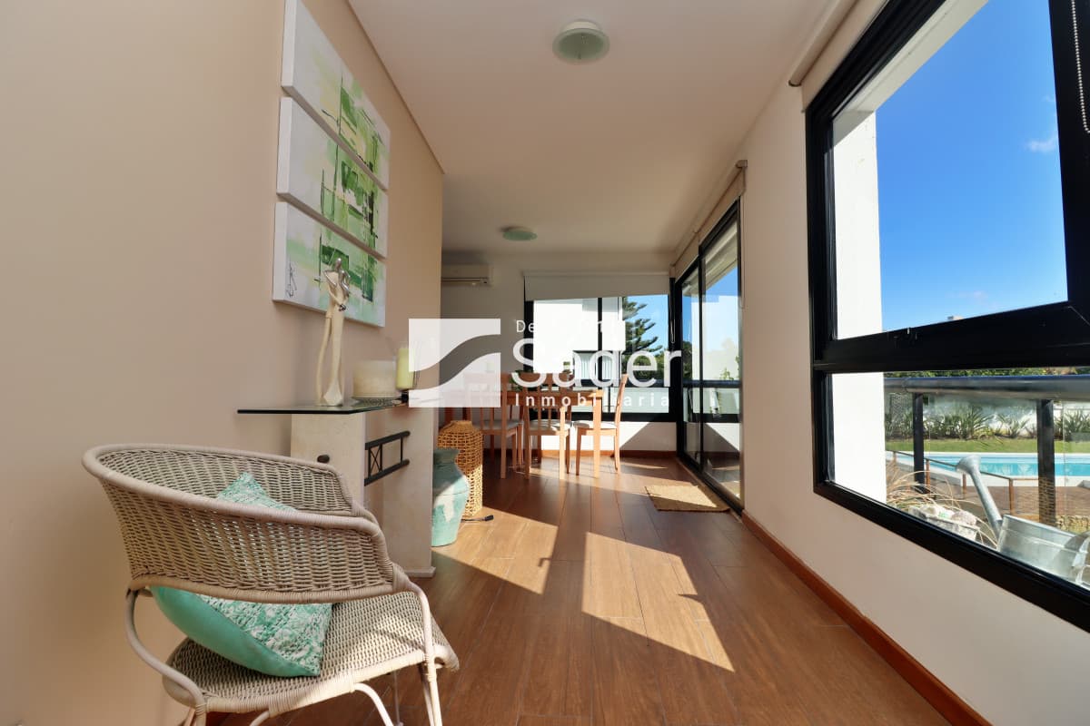 Excelente duplex frente al mar