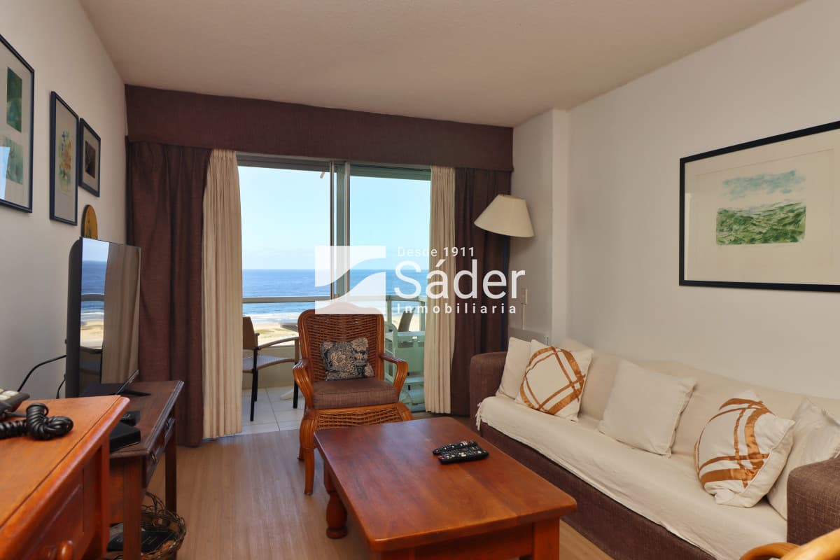 Apto. de 2 dormitorios, con vista al mar (Playa Brava, pda. 5)  -
