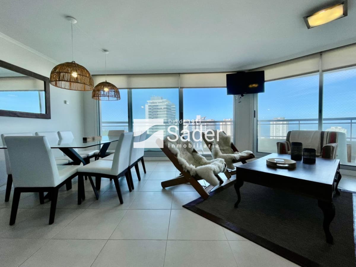 Apto en Alq. 3 Suites en Pda 8 de Playa Brava, a metros del mar   -