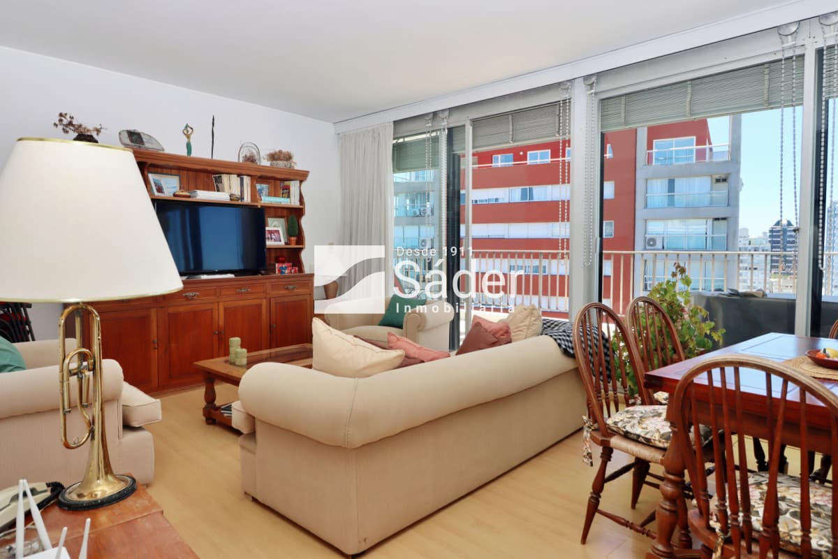 Apartamento en península. 3 dorm. Gran balcon  -