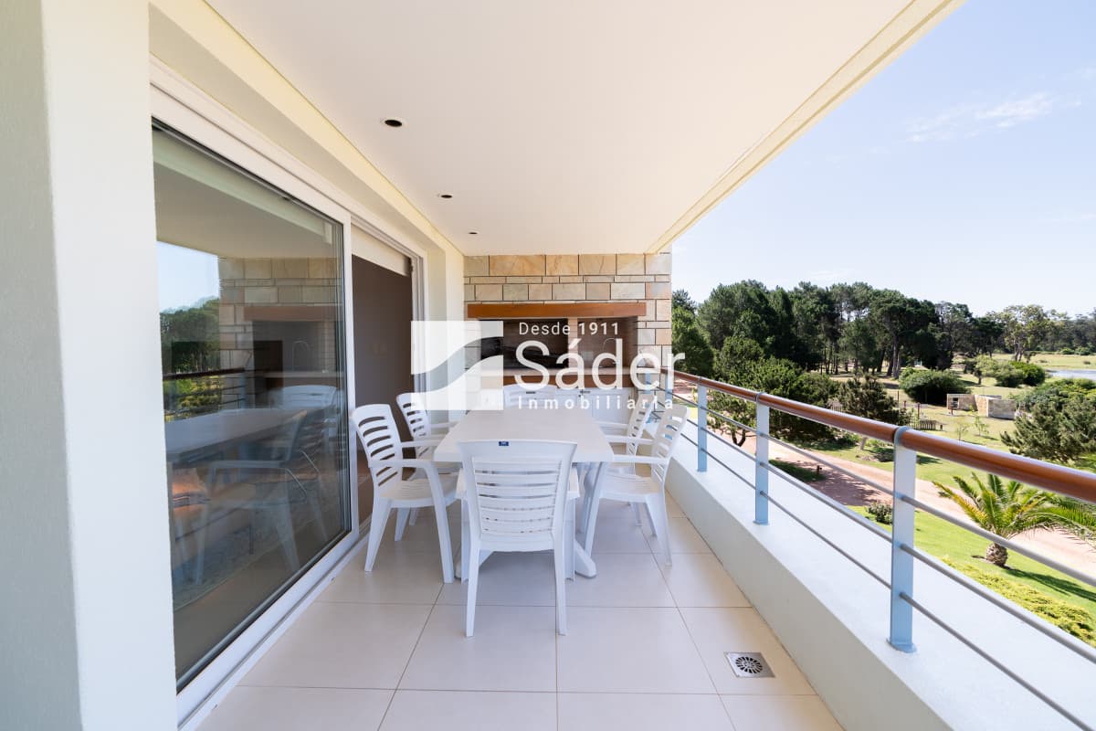 Venta de Apartamento 2 DORMITORIOS en Playa Mansa, Punta del Este.