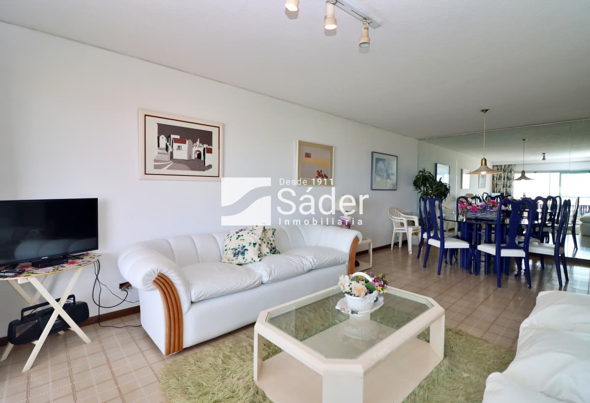 apartamento ubicado en la icónica Playa Brava
