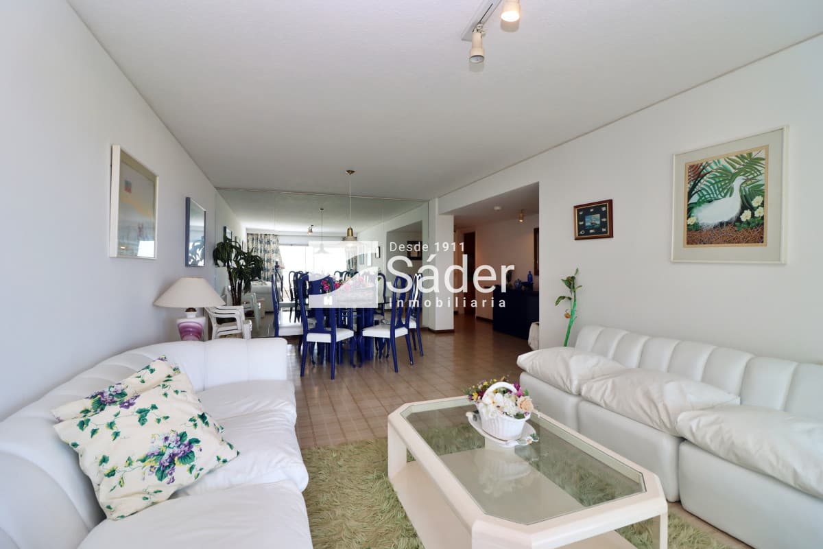 apartamento ubicado en la icónica Playa Brava
