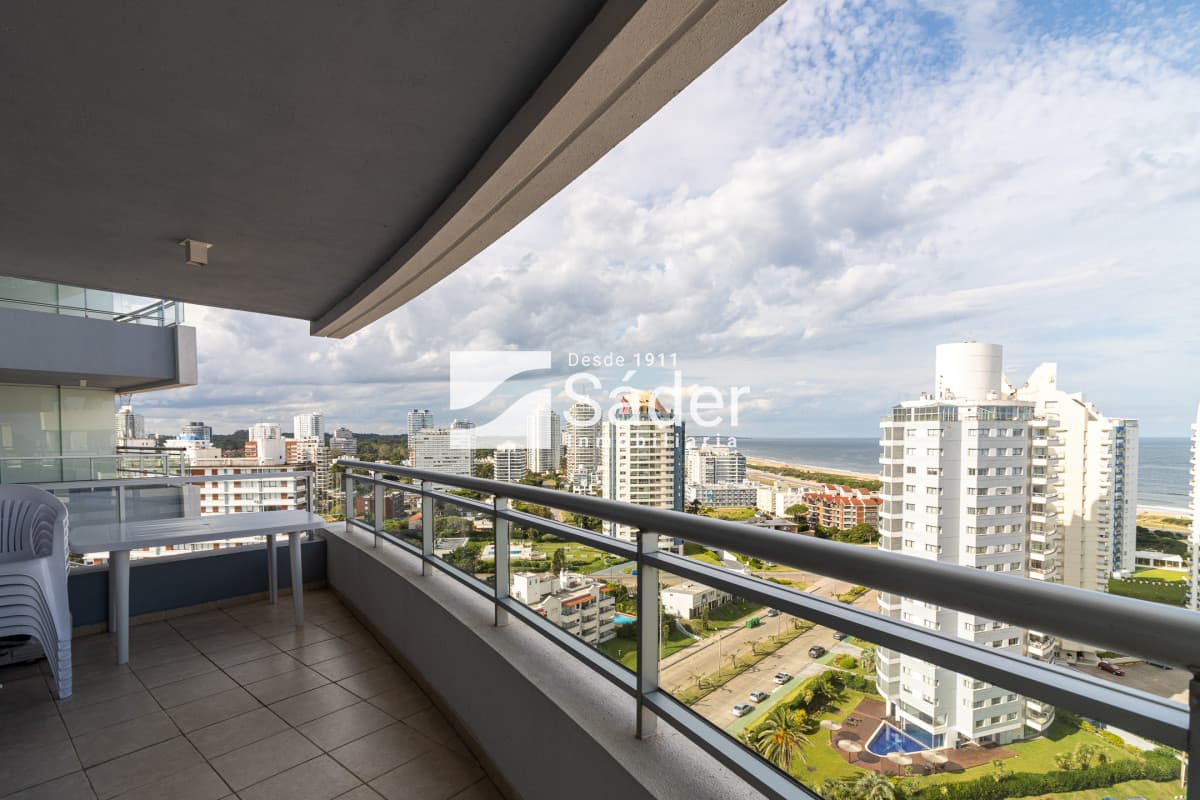 Apartamento en venta y alquiler temporal Playa Brava 3 dormitorios