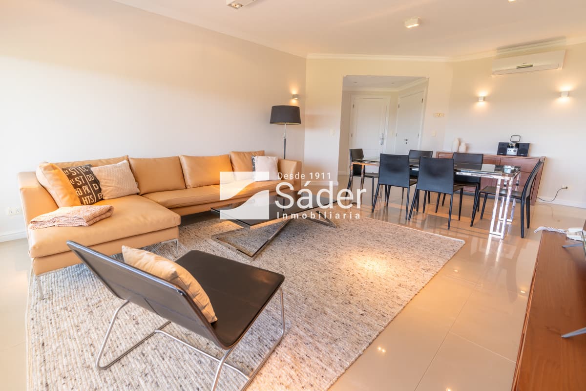 Venta de Apartamento 2 DORMITORIOS en Playa Mansa, Punta del Este.