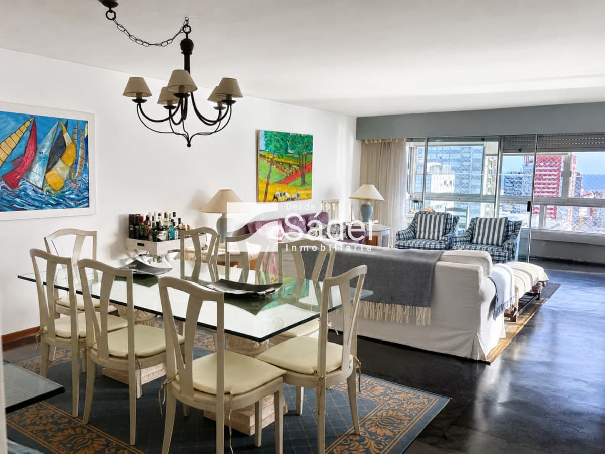 Apartamento en península. 3 dorm y servicio. Vista al puerto  -