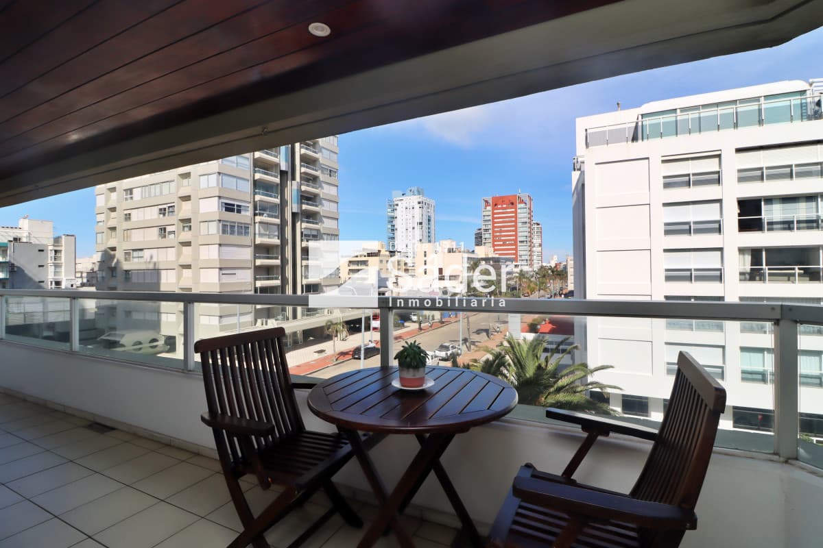 Apto 2 dormitorios con Vista al Puerto   -