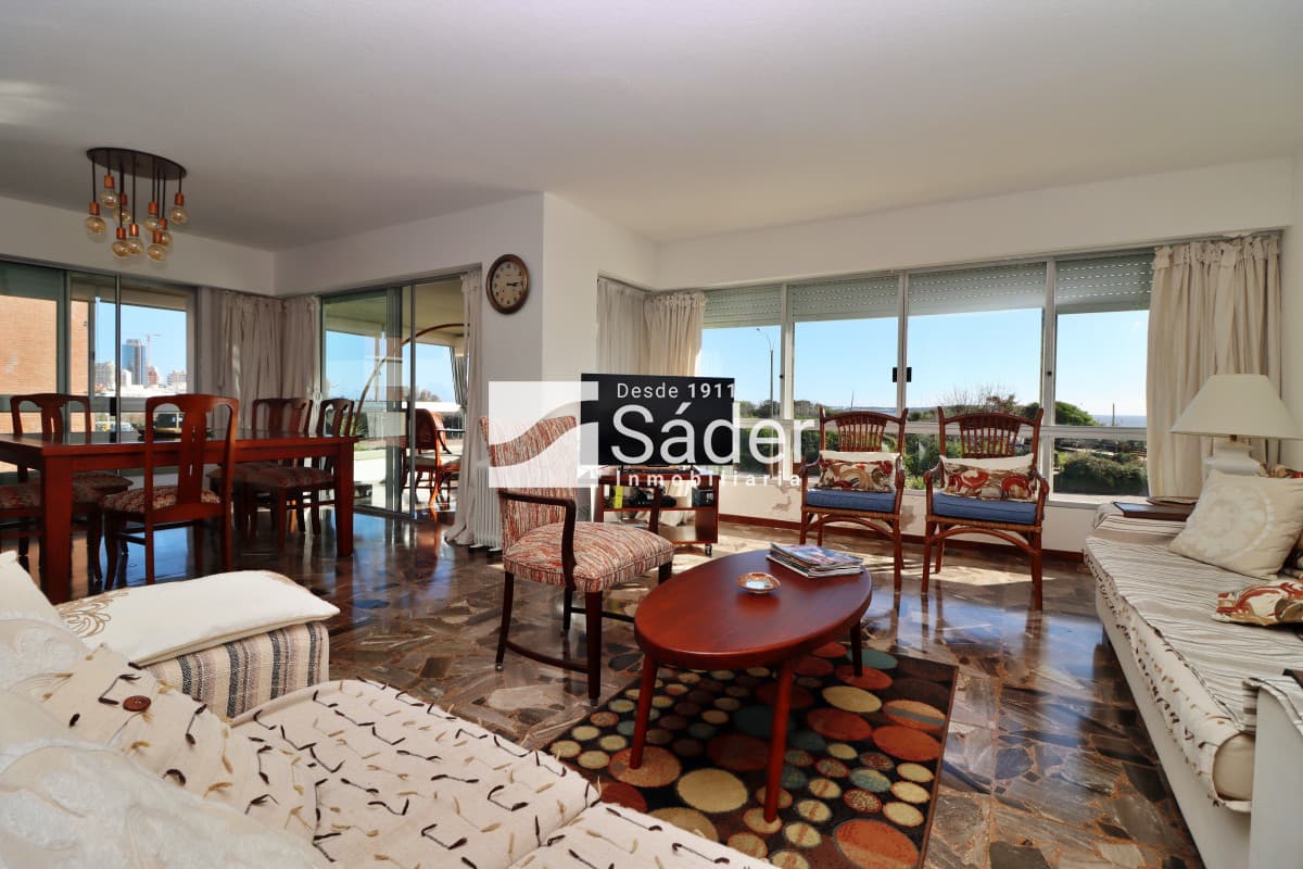 Excepcional apartamento en primera línea de playa mansa