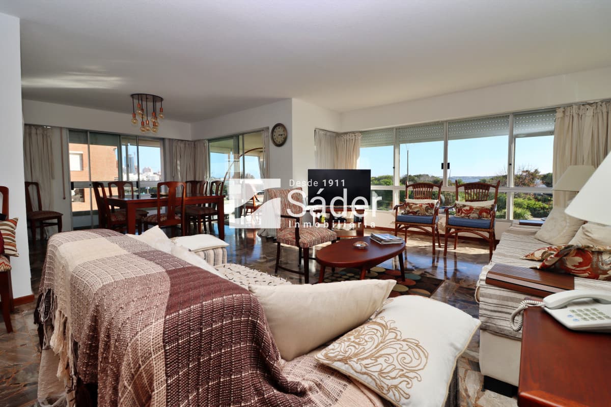 Excepcional apartamento en primera línea de playa mansa
