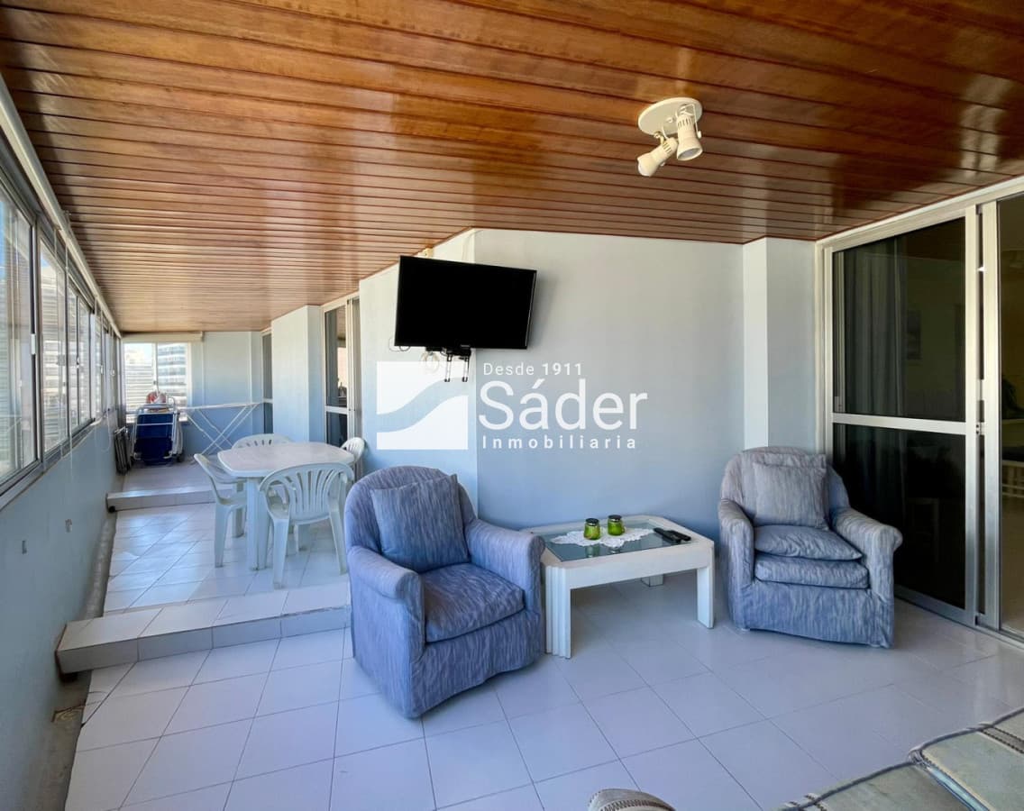 Apartamento 2 dormitorios en suite. Vista a playa Brava  -