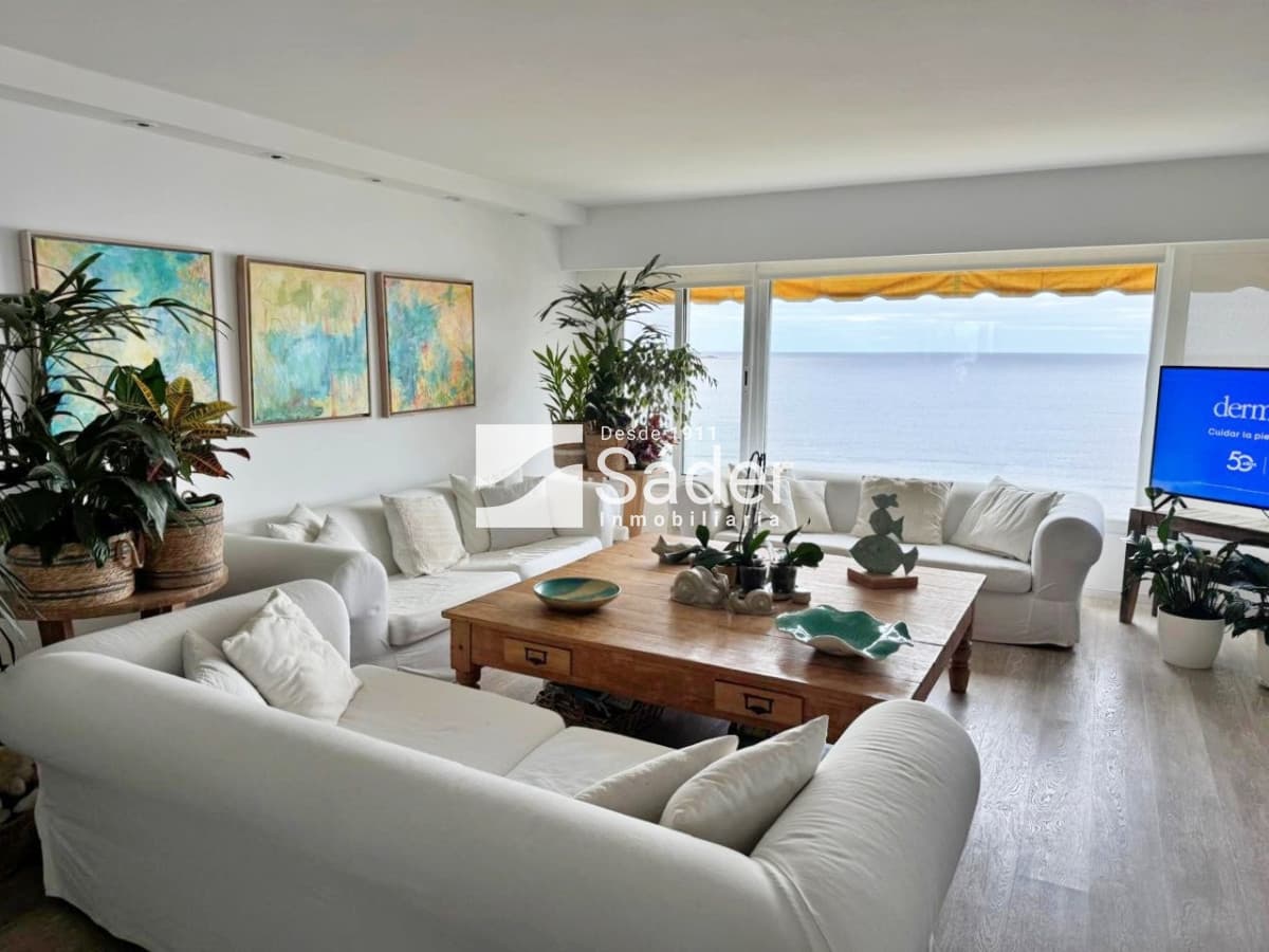 Apto en Alq. Gran Planta Frente al Mar en Playa Mansa   -