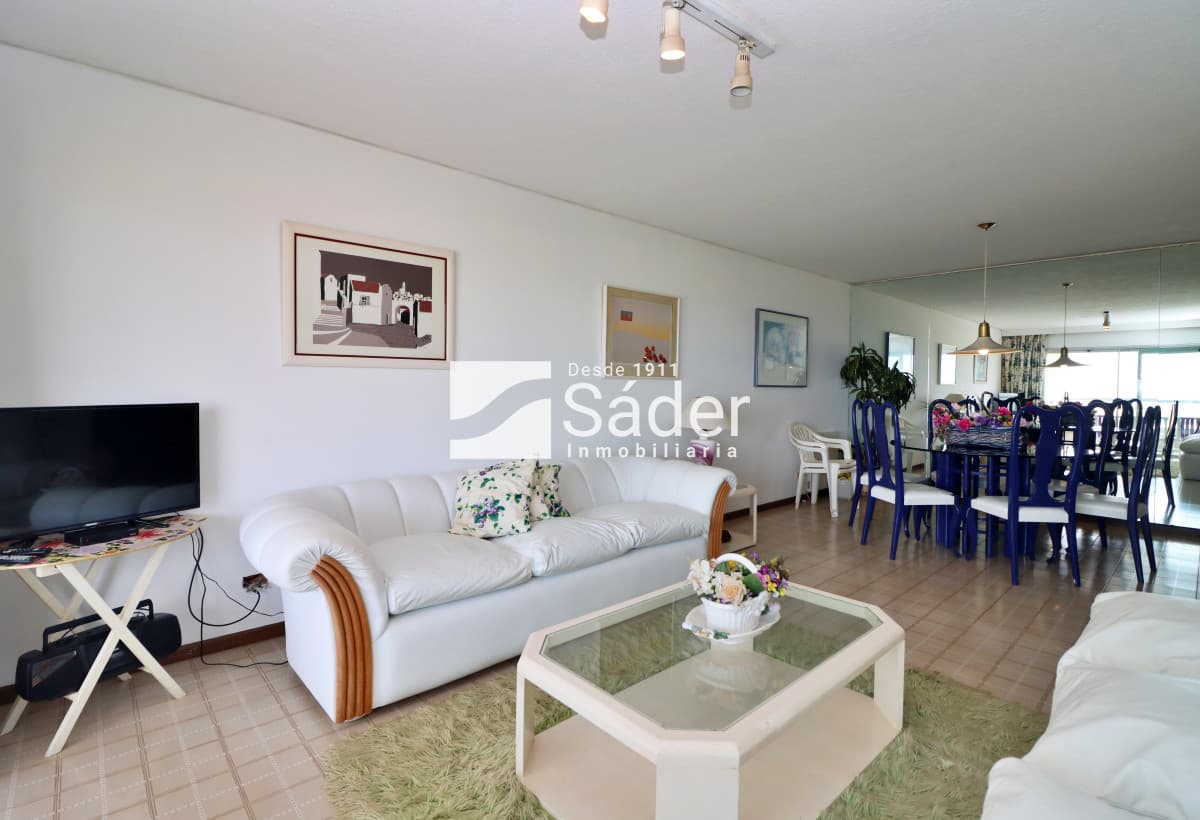 apartamento ubicado en la icónica Playa Brava
