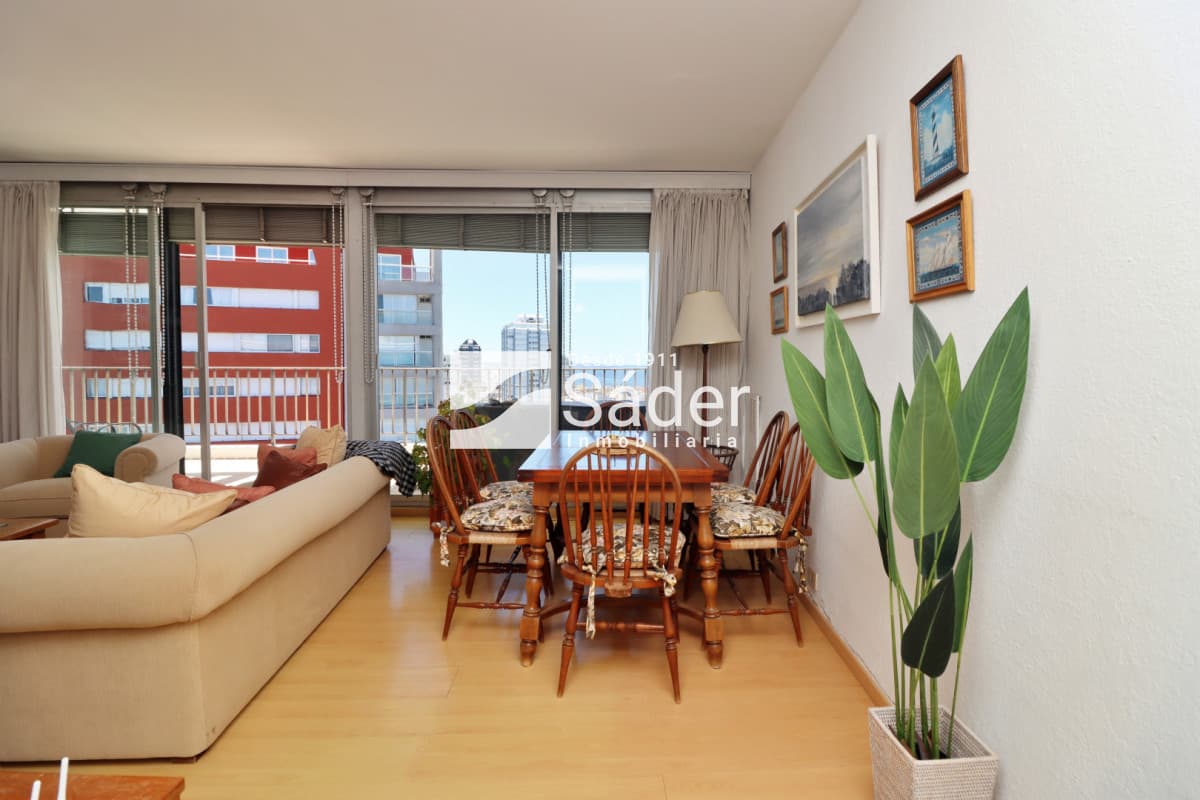Apartamento en península. 3 dorm. Gran balcon  -