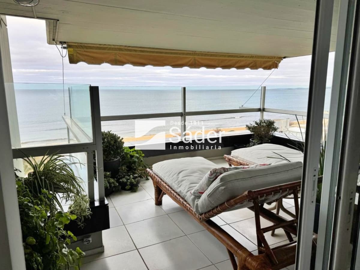 Apto en Alq. Gran Planta Frente al Mar en Playa Mansa   -
