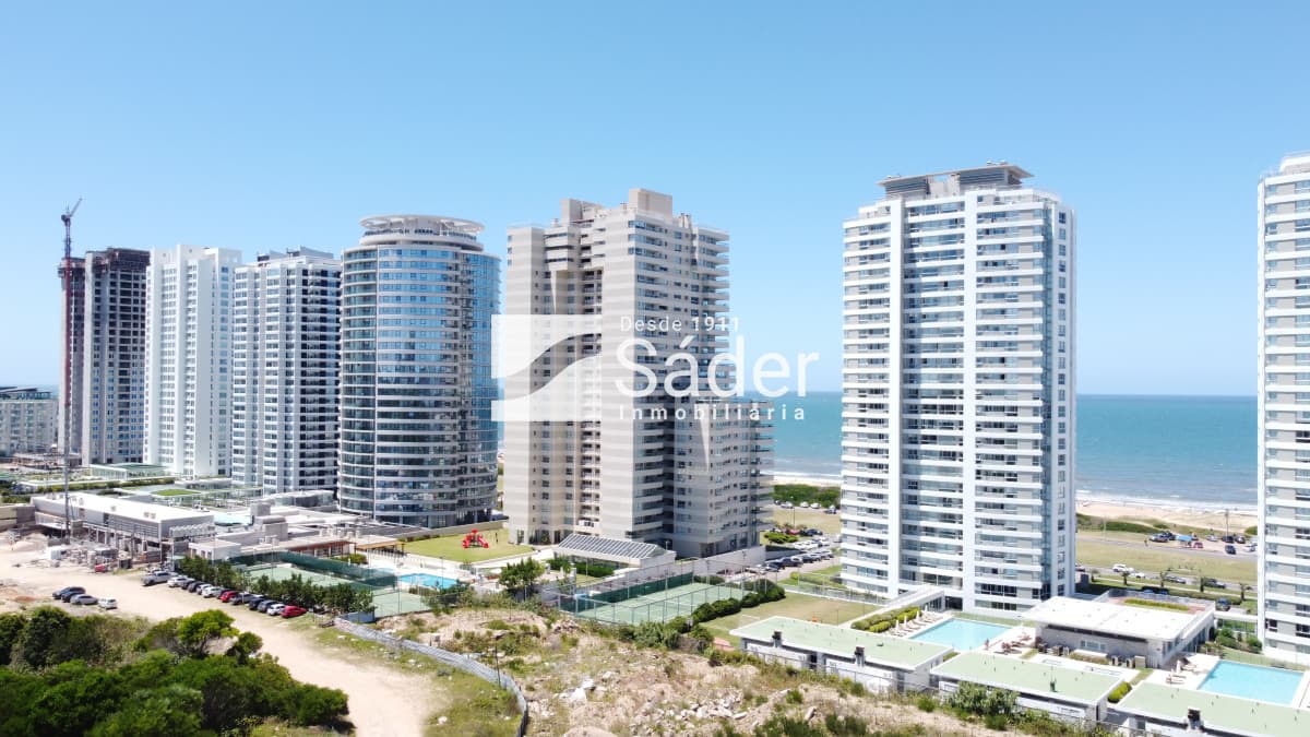 Apartamento con estilo y terraza al este