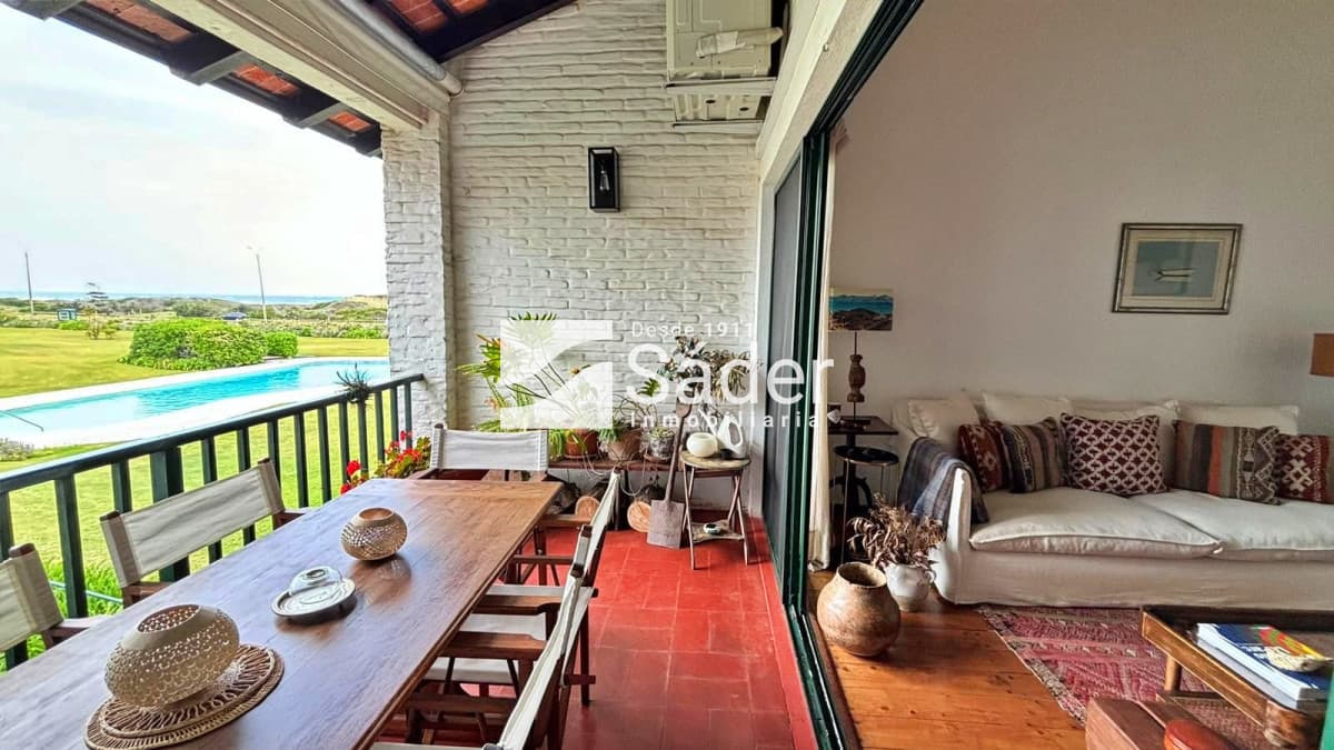 Apartamento en alquiler temporal frente a playa Brava, 3 dormitorios.  -