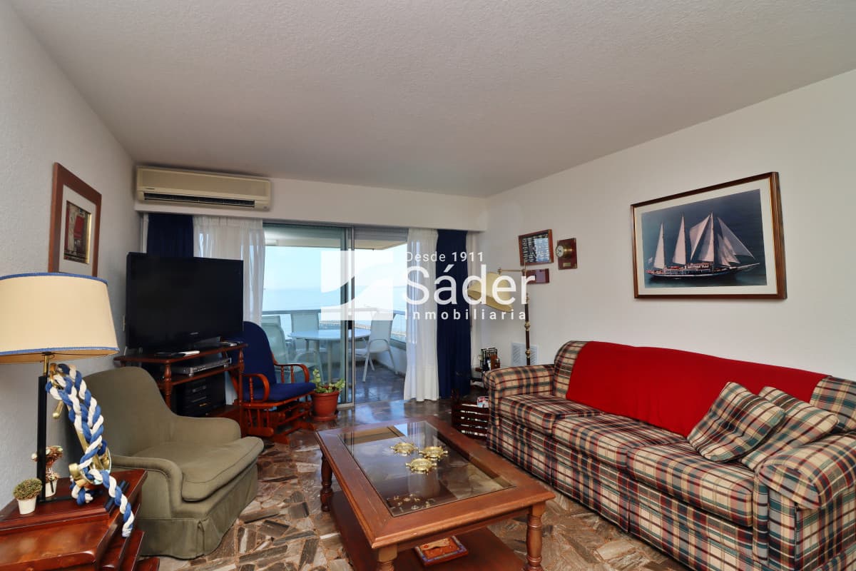 Apto 3 dorm. frente al mar. Parada 2  -
