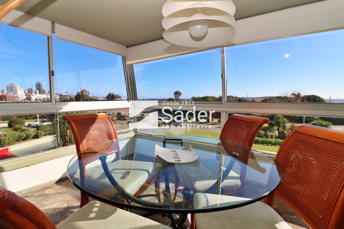 Excepcional apartamento en primera línea de playa mansa