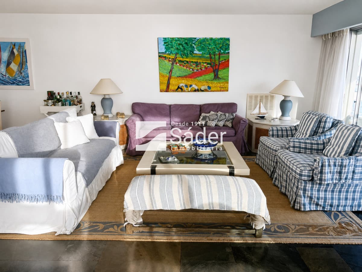 Apartamento en península. 3 dorm y servicio. Vista al puerto  -