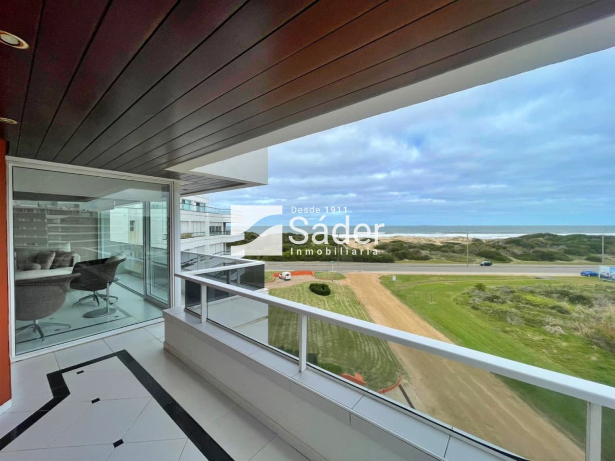 Penthouse de lujo frente al mar
