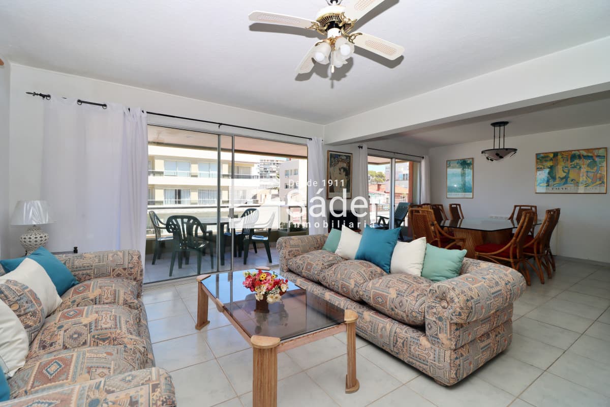 Amplio apartamento con vista al mar en el corazón de la península