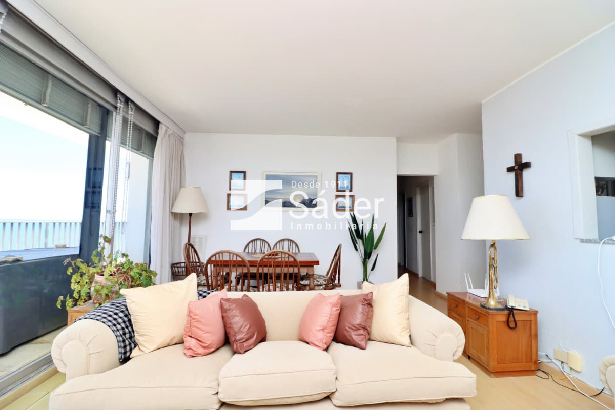 Apartamento en península. 3 dorm. Gran balcon  -