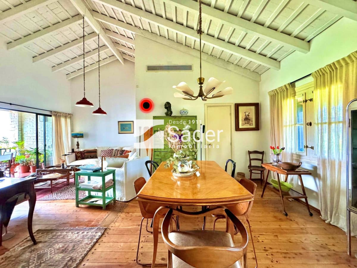 Apartamento en alquiler temporal frente a playa Brava, 3 dormitorios.  -