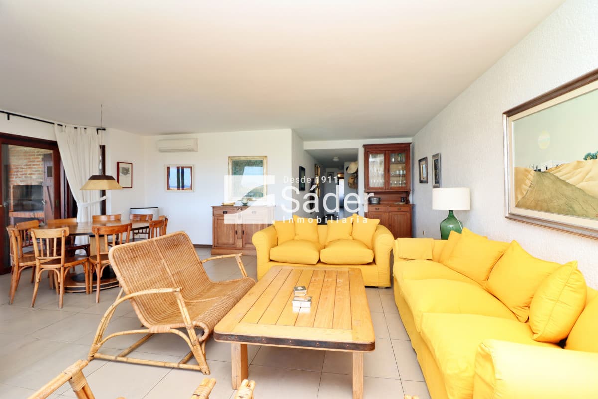 Apartamento 3 dormitorios mas dependencia. en Manantiales  -