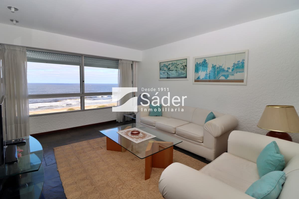 Apartamento en alquiler primera fila playa brava  -