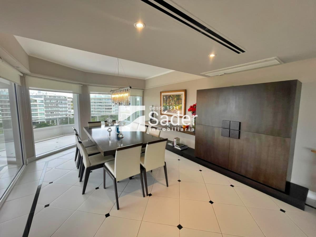 Penthouse de lujo frente al mar