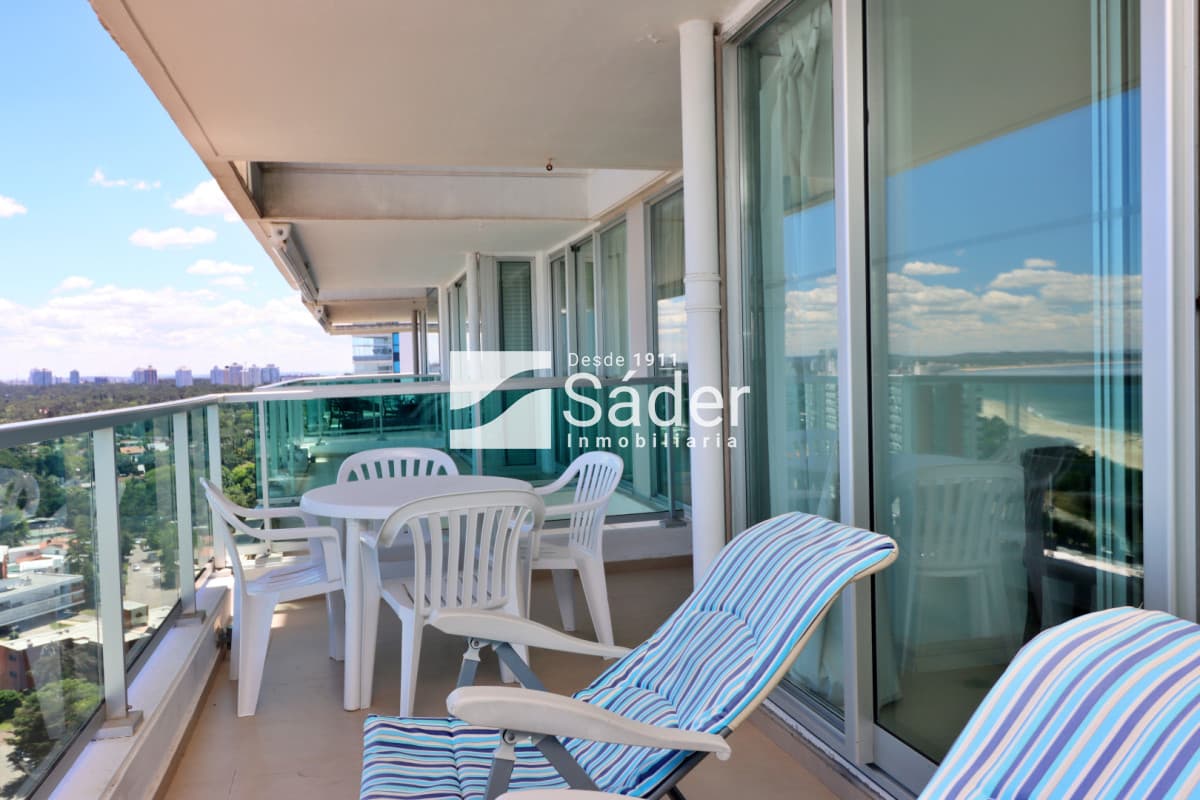 Apartamento en venta Playa Mansa 2 dormitorios