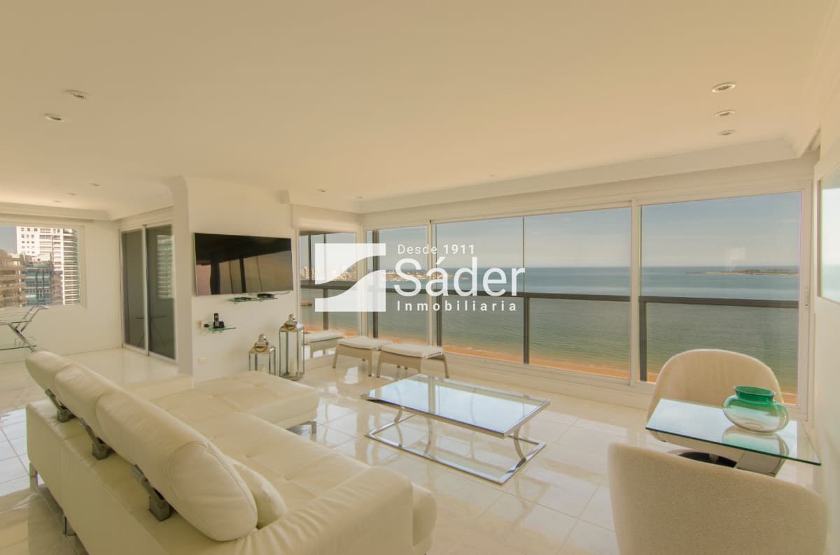 Apartamento en venta Playa Mansa 5 dormitorios