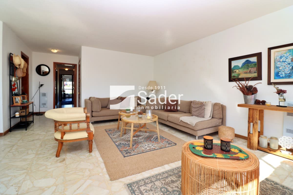 Apartamento a pasos de la playa mansa. 3 dormitorios.  -