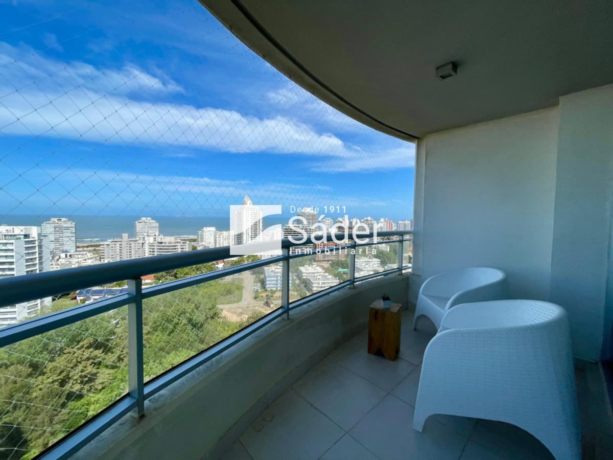 Apto en Alq. 3 Suites en Pda 8 de Playa Brava, a metros del mar   -