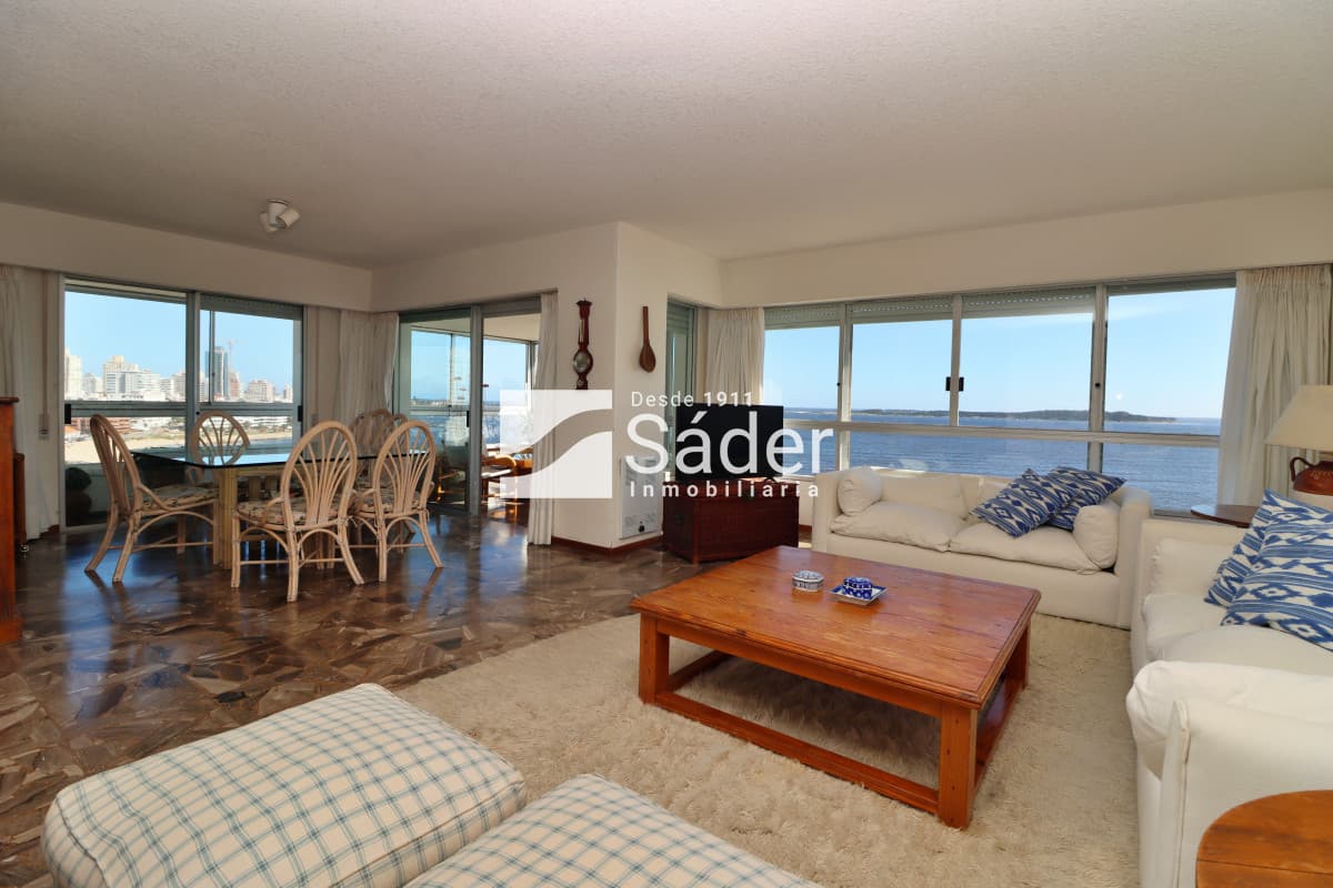 Apto. 3 dorm. con vista al mar. (Playa mansa, pda. 3)  -