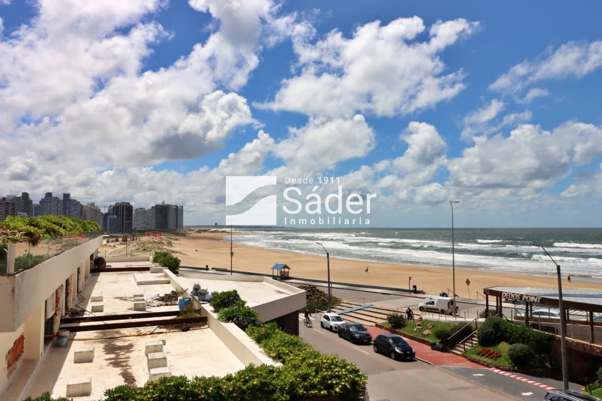 Apto en Av. Gorlero. 1 dormitorio. vista a Playa Brava  -