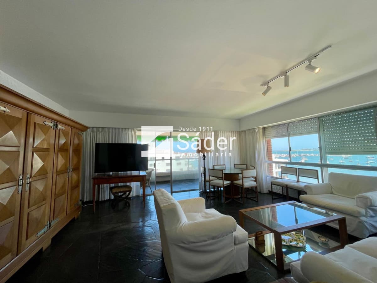Apartamento en venta y alquiler 4 dormitorios en la península.