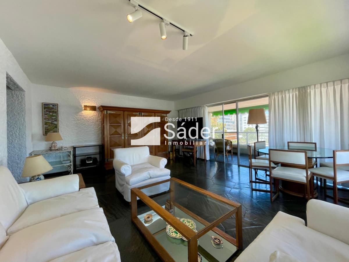 Apartamento en venta y alquiler 4 dormitorios en la península.
