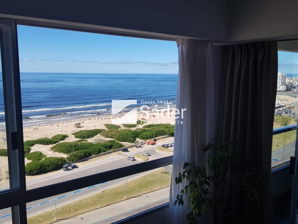 Apto 1 dormitorio frente al mar  -