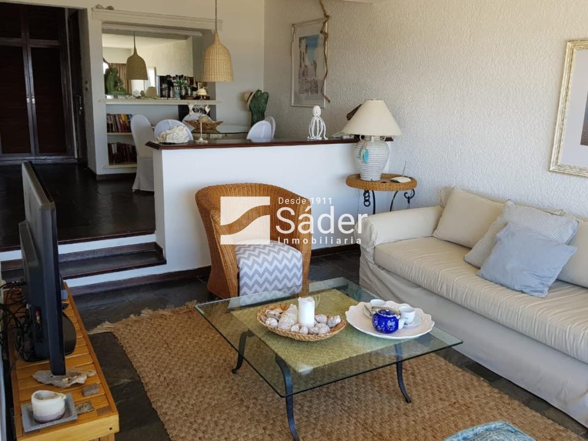 Apto 1 dormitorio frente al mar  -