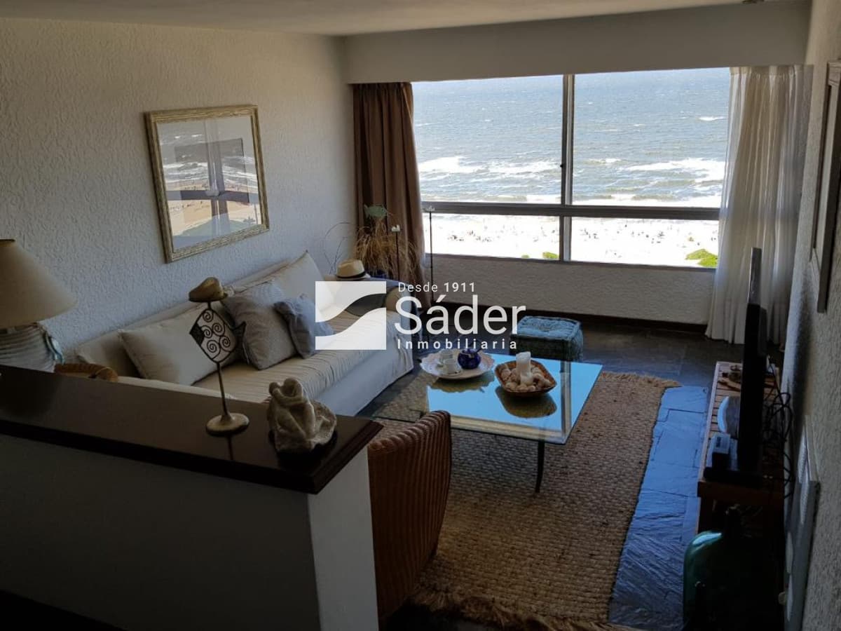 Apto 1 dormitorio frente al mar  -