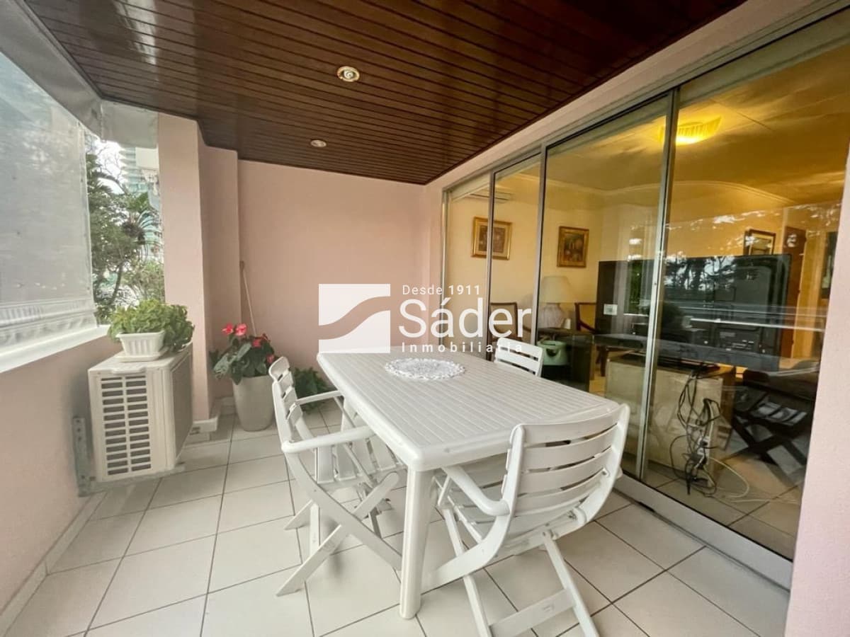 Apartamento en venta Playa Mansa 3 dormitorios