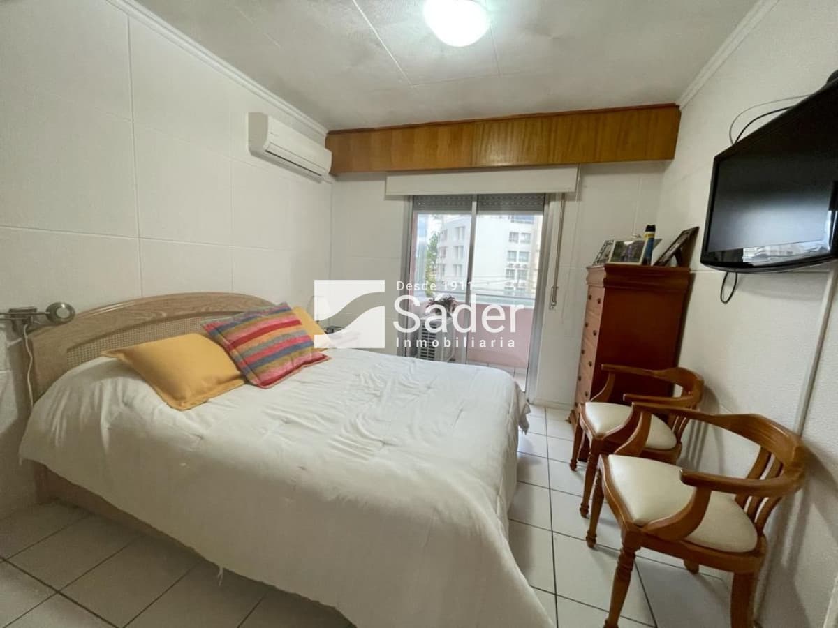 Apartamento en venta Playa Mansa 3 dormitorios