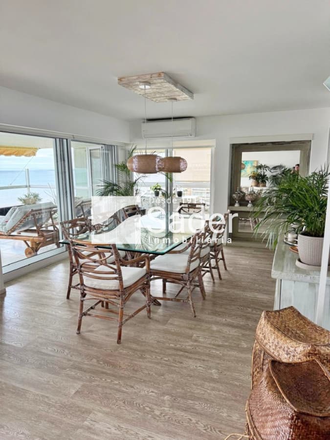 Apto en Alq. Gran Planta Frente al Mar en Playa Mansa   -