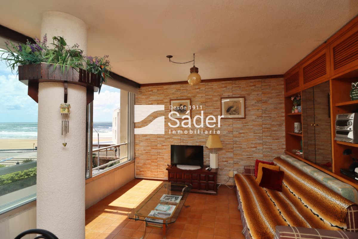 Apto en Av. Gorlero. 1 dormitorio. vista a Playa Brava  -