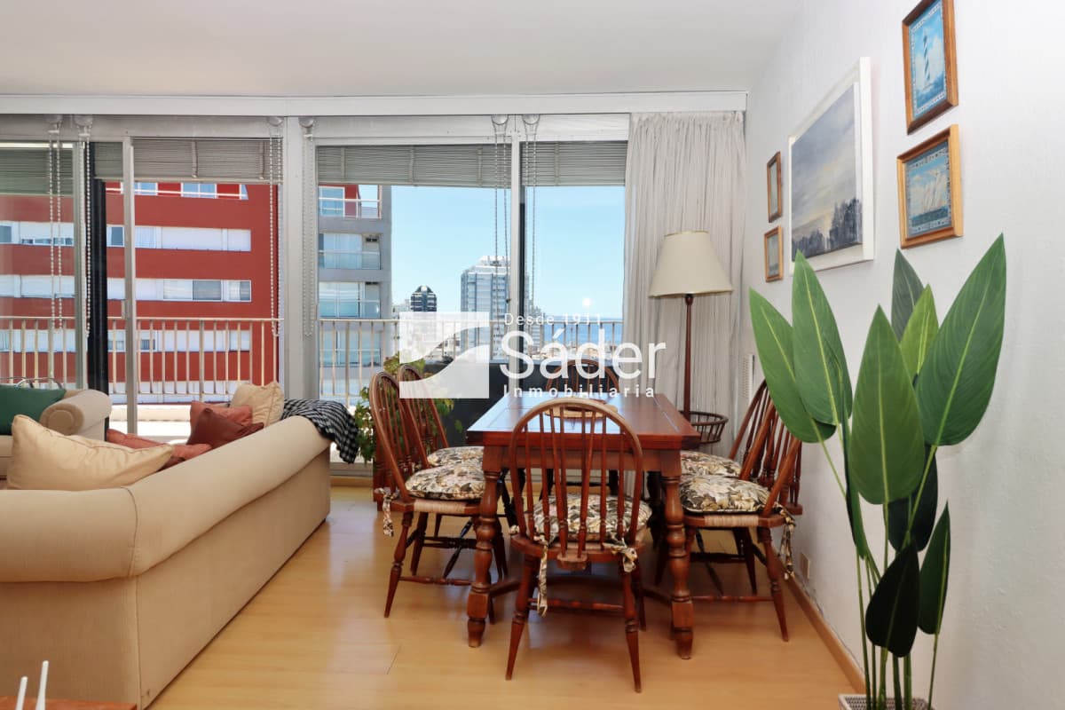 Apartamento en península. 3 dorm. Gran balcon  -